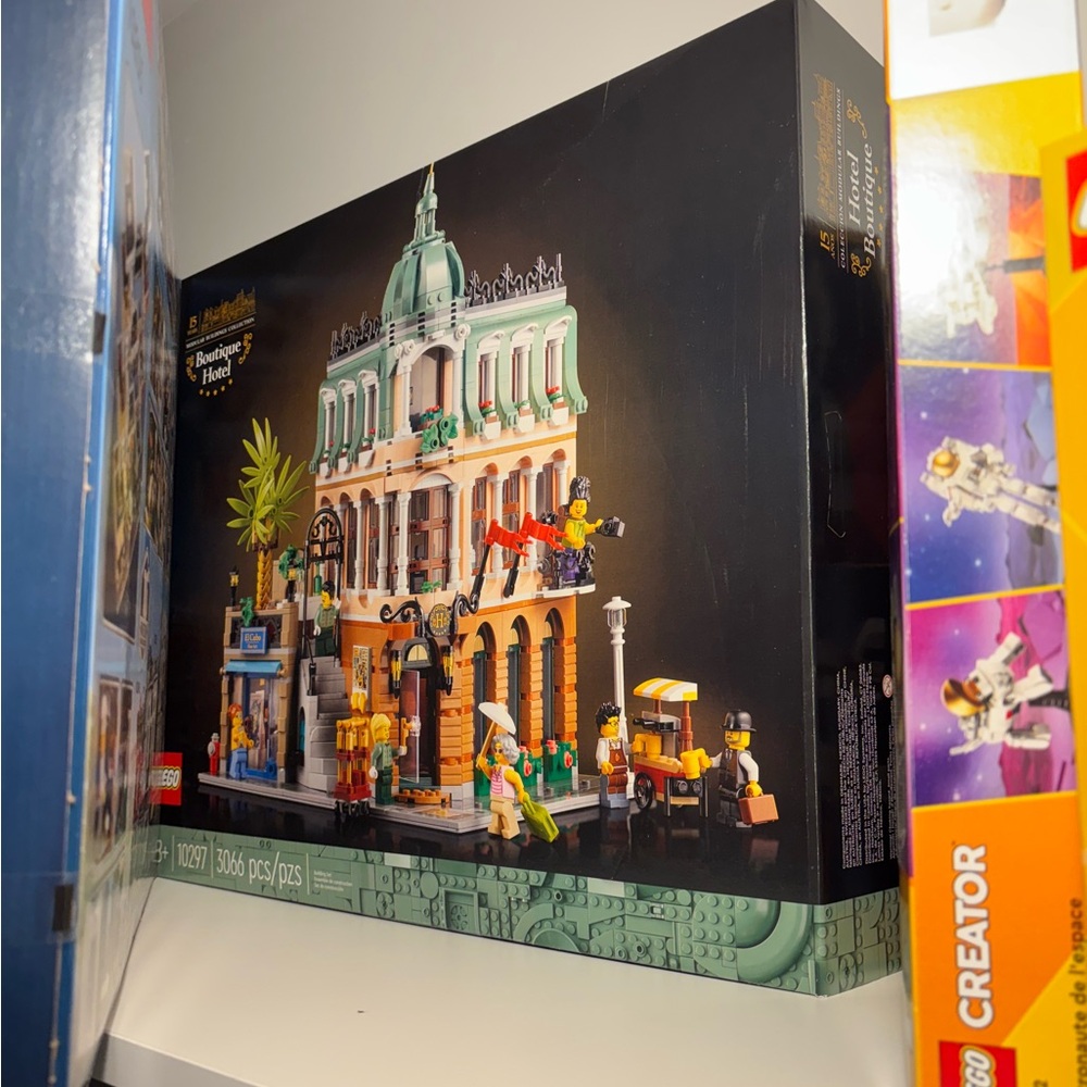 LEGO Creator Expert Boutique Hotel set 10297